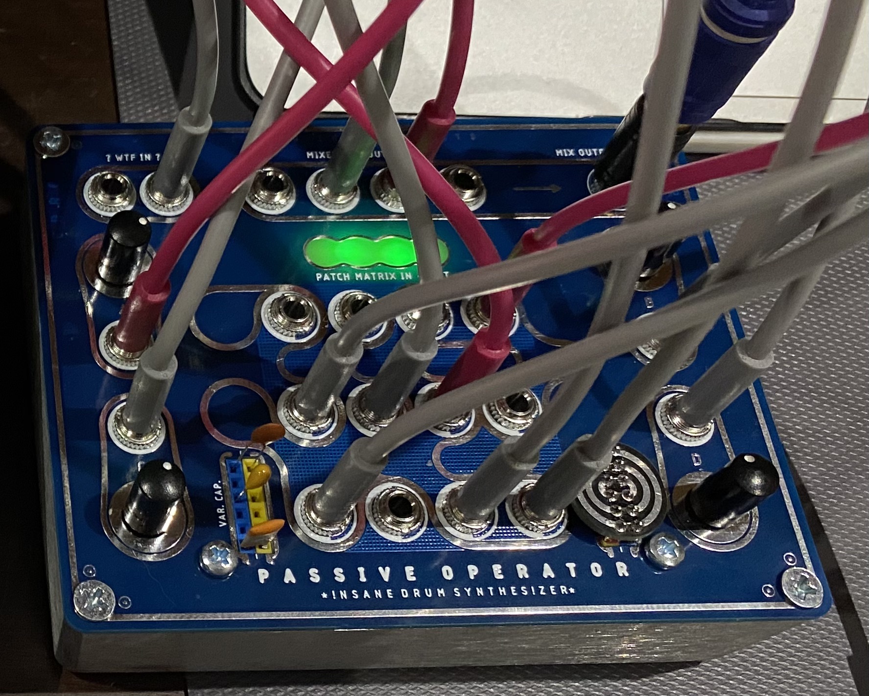 Koma Elektronik BD-101 IR sensor controls Error Instruments Passive Operator via Mono Station